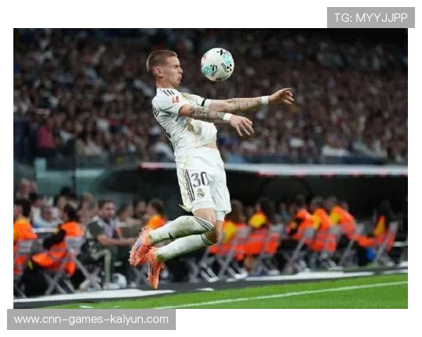 皇马边路回敲形成了多次头球威胁