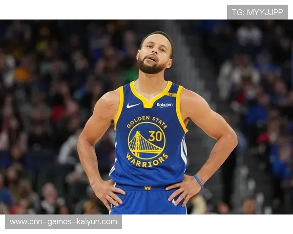 库里被追防，金州勇士迅速转移球权